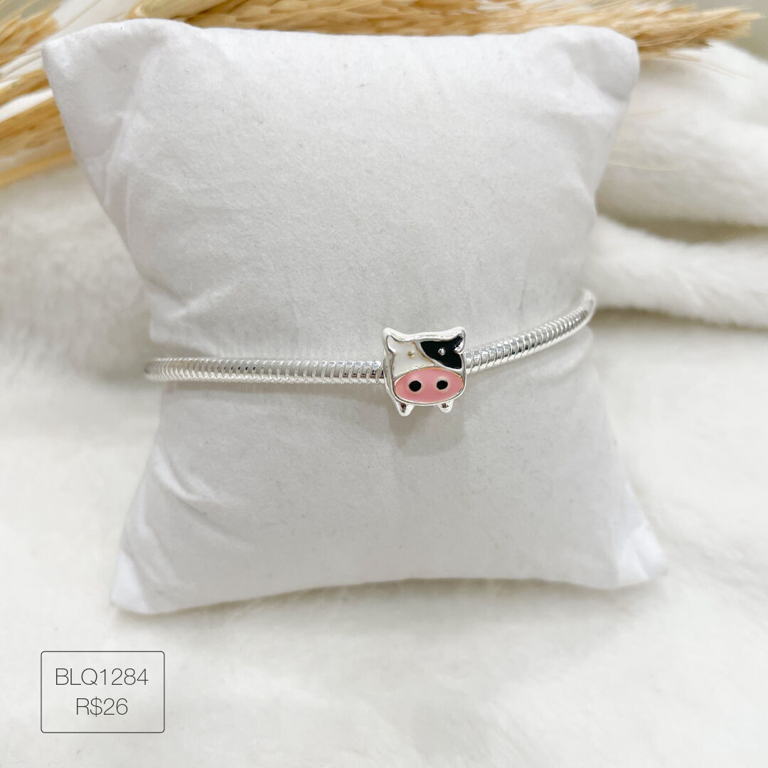 Berloque Vaca Completa Passador Esmaltado Prateado